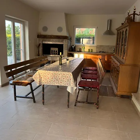 Hébergement de vacances Dora House With Wifi And Outdoor Swimming Pool *