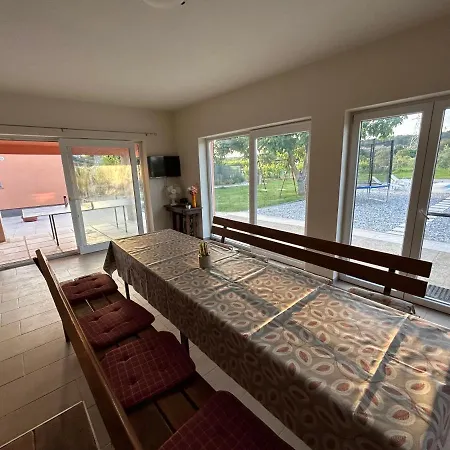 Hébergement de vacances Dora House With Wifi And Outdoor Swimming Pool