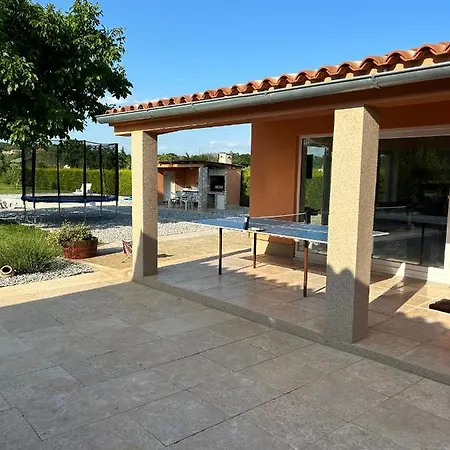Dora House With Wifi And Outdoor Swimming Pool Hébergement de vacances *