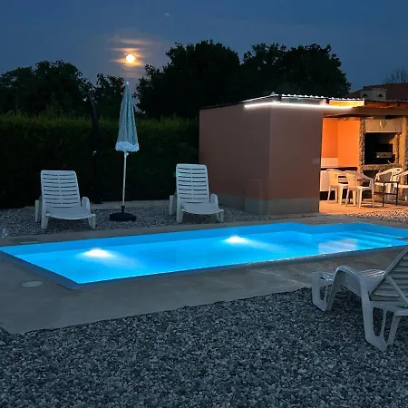 Dora House With Wifi And Outdoor Swimming Pool Holiday home *