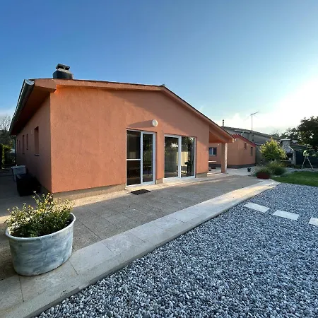Dora House With Wifi And Outdoor Swimming Pool Holiday home