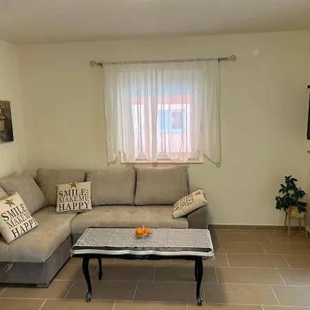 Dora House With Wifi And Outdoor Swimming Pool Holiday home *