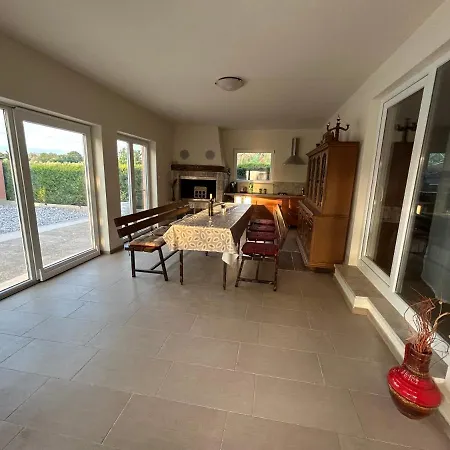 Dora House With Wifi And Outdoor Swimming Pool Holiday home