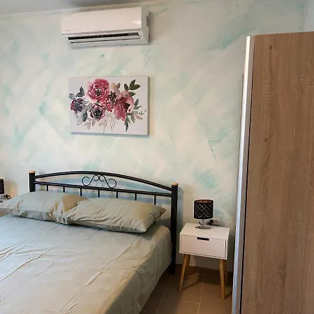 Dora House With Wifi And Outdoor Swimming Pool Holiday home Pula