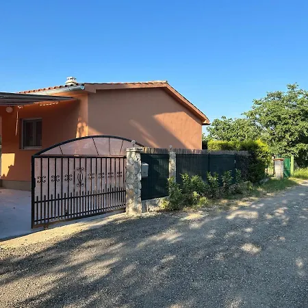 Holiday home Dora House With Wifi And Outdoor Swimming Pool